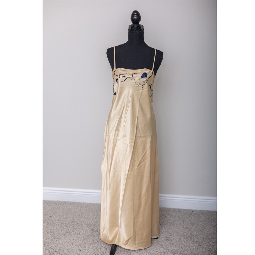 80s vintage Natori Gold and Dark Blue Embrodiered Nightgown - Picture 2 of 10